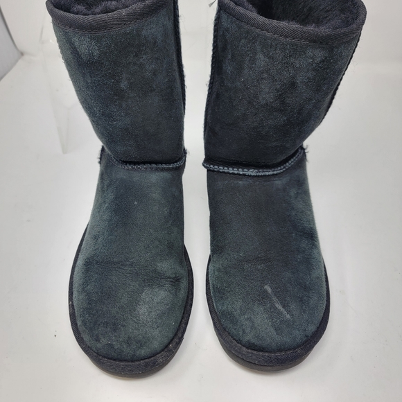 UGG Australia Women's Classic Short II Boot Style 1016223 - Picture 10 of 11